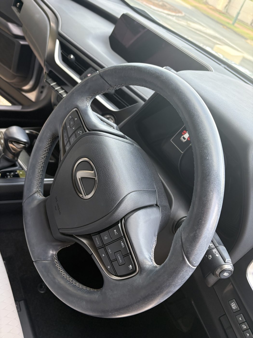 Steering wheel before rejuvenation